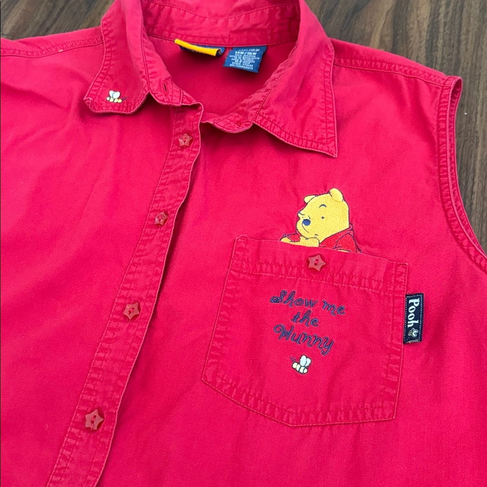 Winnie the Pooh Women’s 14W/16W Red Sleeveless Embroidered Pooh Shirt theme Park